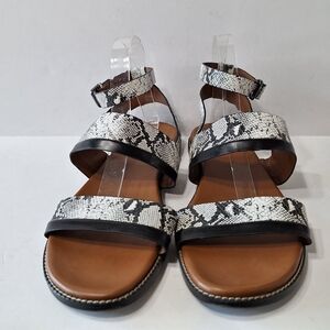 Naturalizer White Brown Kelsie Snake Print Leather Mobwife Buckle Sandals Sz 11